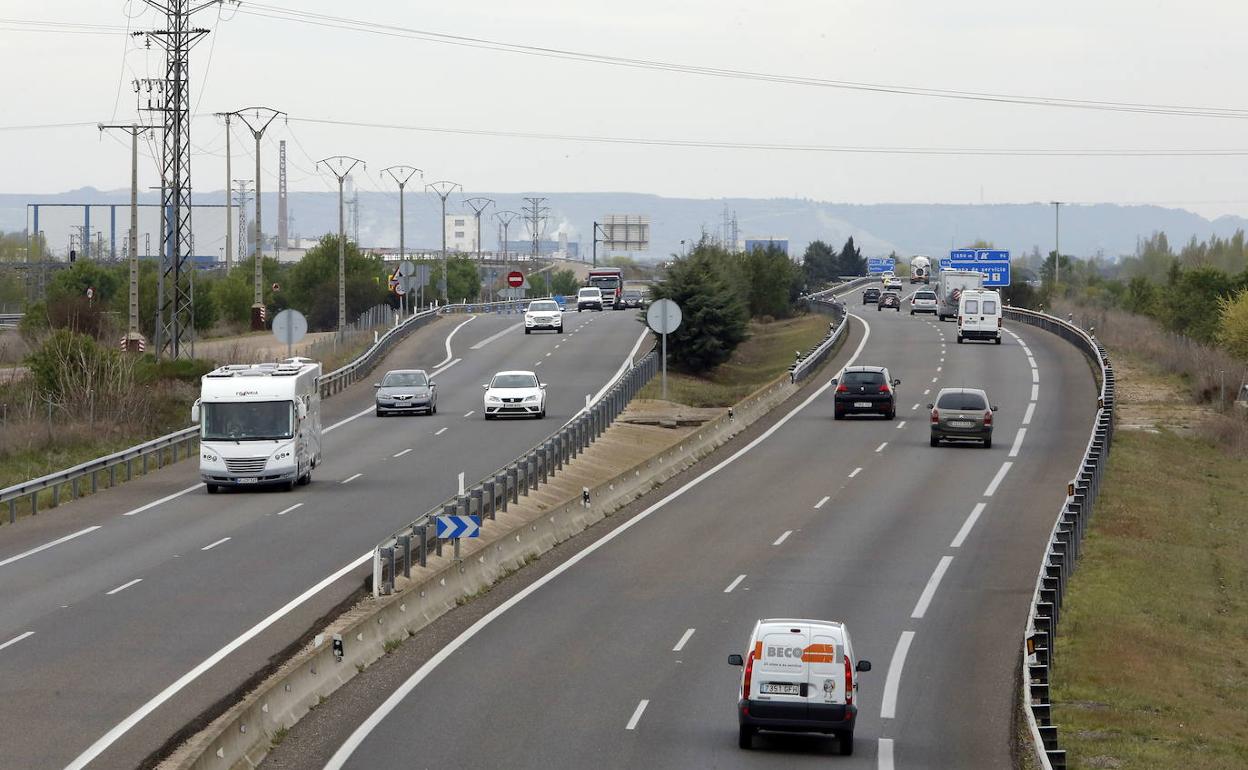 Autovía A-62 a su paso por Dueñas.