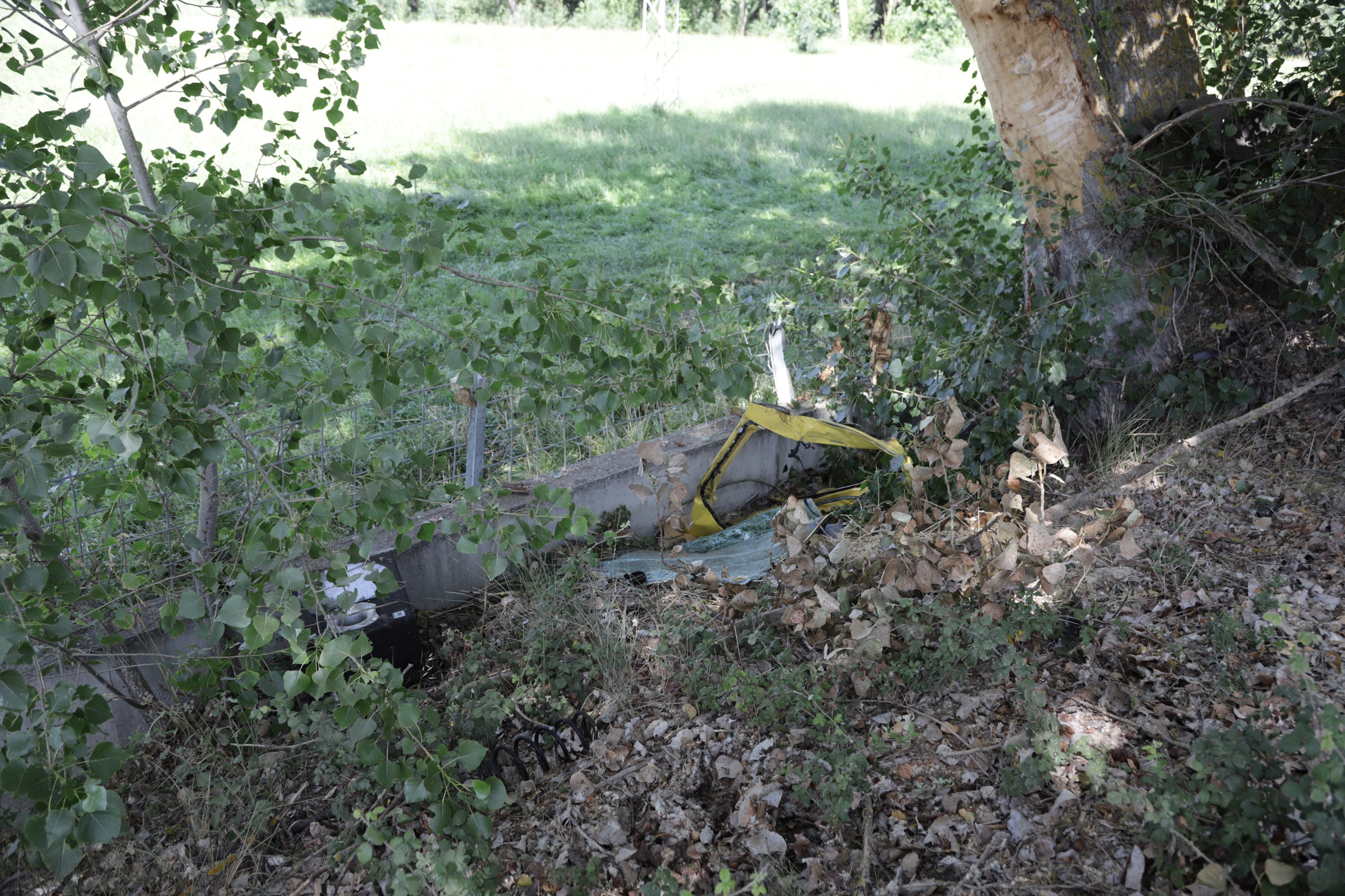 Cuatro jóvenes de Alba de Tormes han muerto este domingo en un accidente de tráfico registrado poco antes de las 7.30 horas, en la carretera DSA-130, a las afueras de la localidad salmantina de Galisancho. Además, otros dos, de la misma población, que resultaron heridos de gravedad, continúan ingresados en el Complejo Asistencial de la capital salmantina.