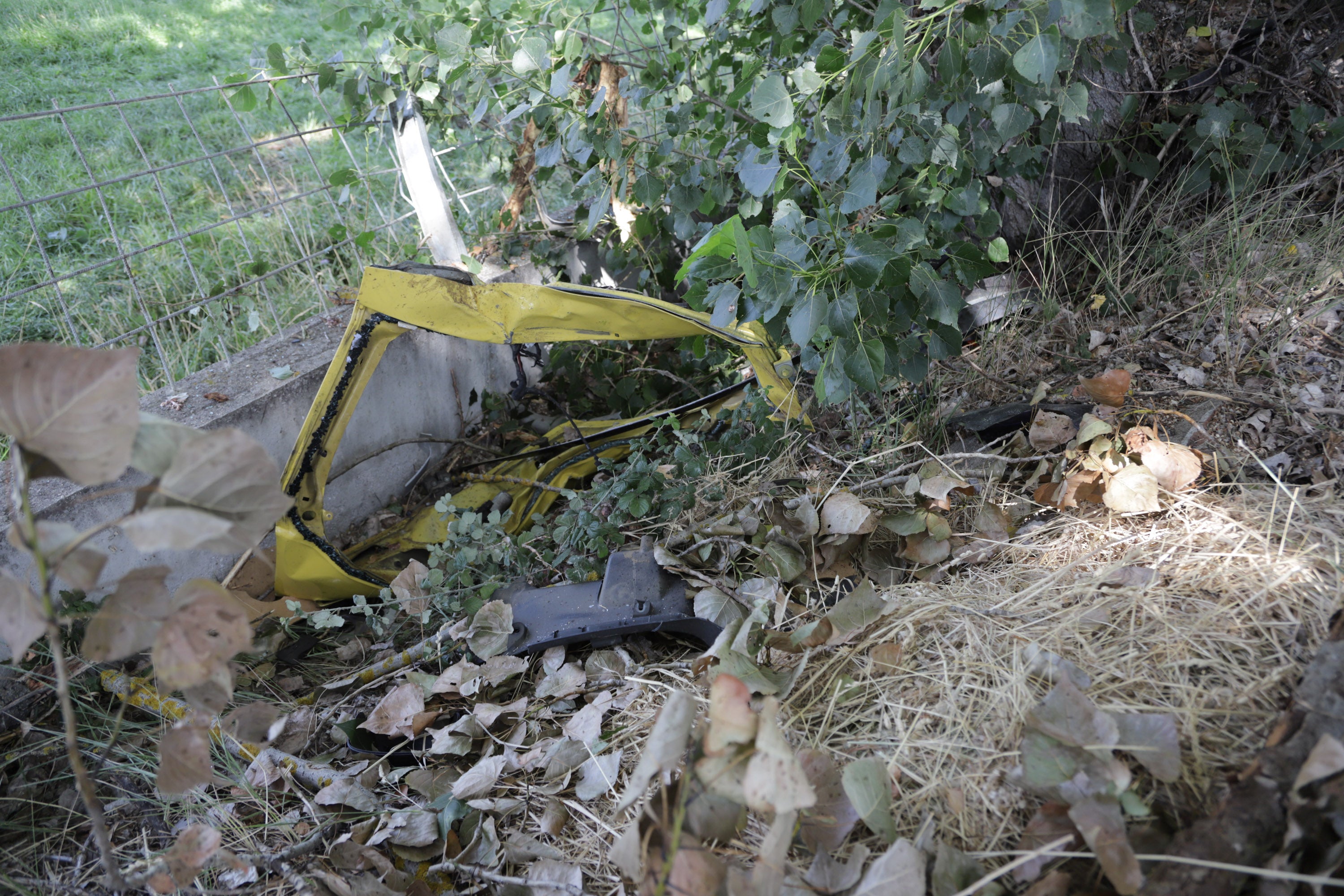 Cuatro jóvenes de Alba de Tormes han muerto este domingo en un accidente de tráfico registrado poco antes de las 7.30 horas, en la carretera DSA-130, a las afueras de la localidad salmantina de Galisancho. Además, otros dos, de la misma población, que resultaron heridos de gravedad, continúan ingresados en el Complejo Asistencial de la capital salmantina.