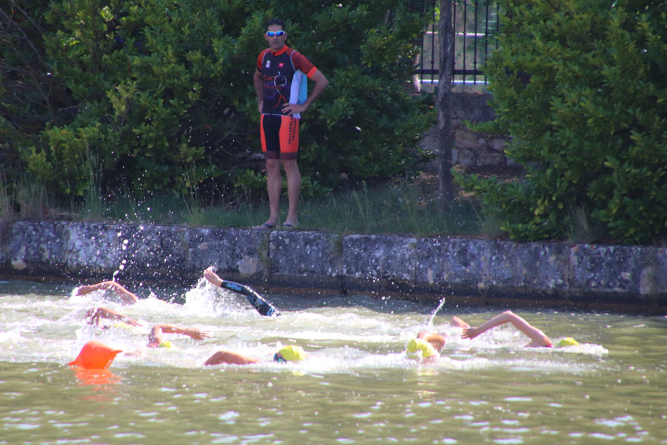 Los recorridos de natación, ciclismo y carrera a pie han discurrido exclusivamente por los caminos de sirga y las aguas de esta infraestructura simbólica de Tierra de Campos