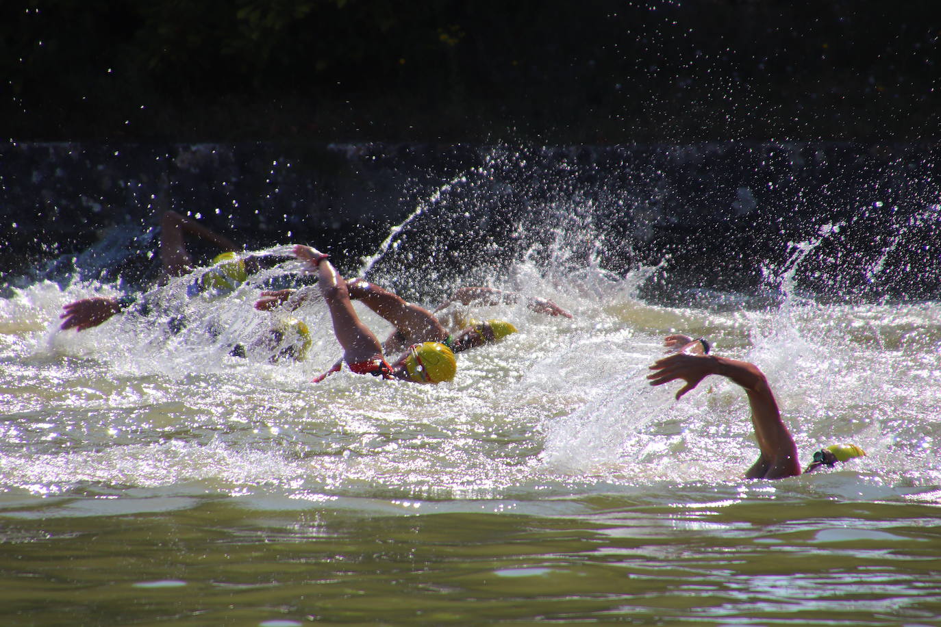 Los recorridos de natación, ciclismo y carrera a pie han discurrido exclusivamente por los caminos de sirga y las aguas de esta infraestructura simbólica de Tierra de Campos