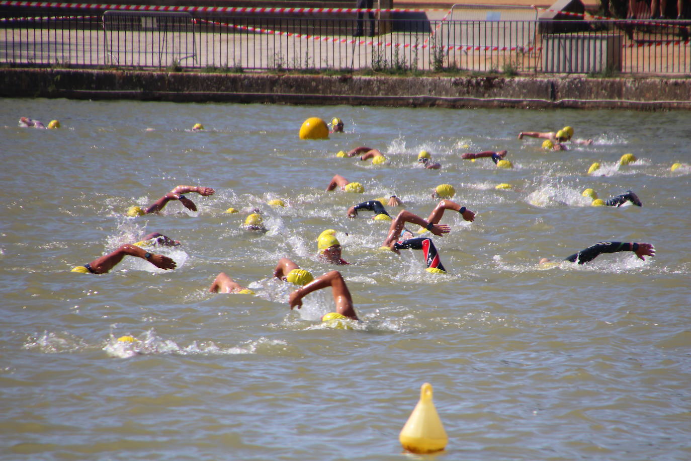 Los recorridos de natación, ciclismo y carrera a pie han discurrido exclusivamente por los caminos de sirga y las aguas de esta infraestructura simbólica de Tierra de Campos