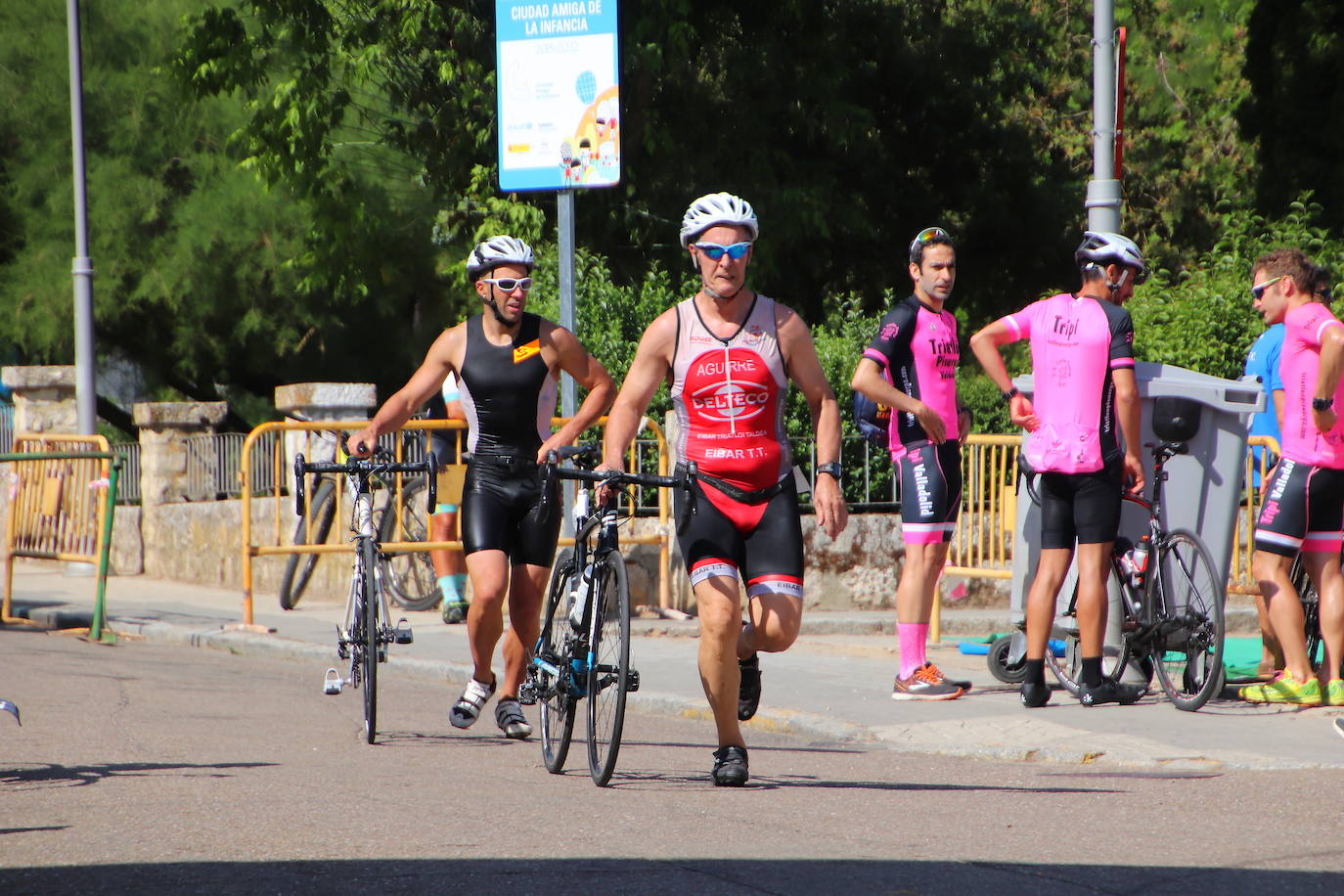 Los recorridos de natación, ciclismo y carrera a pie han discurrido exclusivamente por los caminos de sirga y las aguas de esta infraestructura simbólica de Tierra de Campos