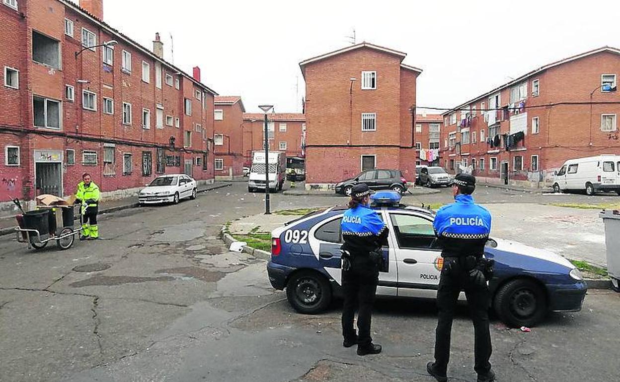 Agentes de Policía, en el barrio de Las Viudas. 