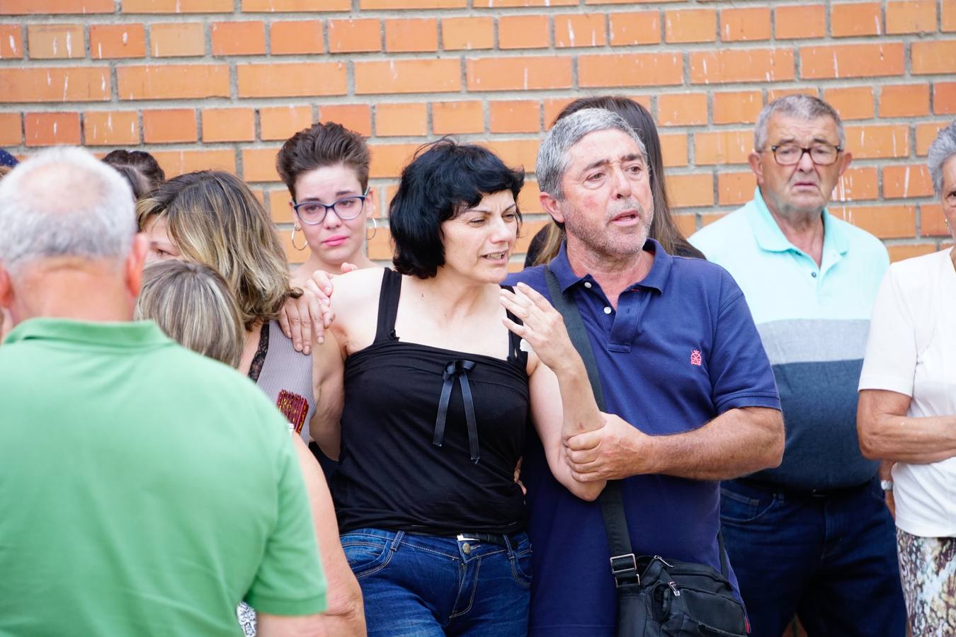 Los jóvenes regresaban de las fiestas del municipio de Santa Inés, dentro de la pedanía de Galisancho | El pabellón municipal de deportes del municipio acogió desde primera hora de la tarde del domingo la capilla ardiente con los féretros de las víctimas