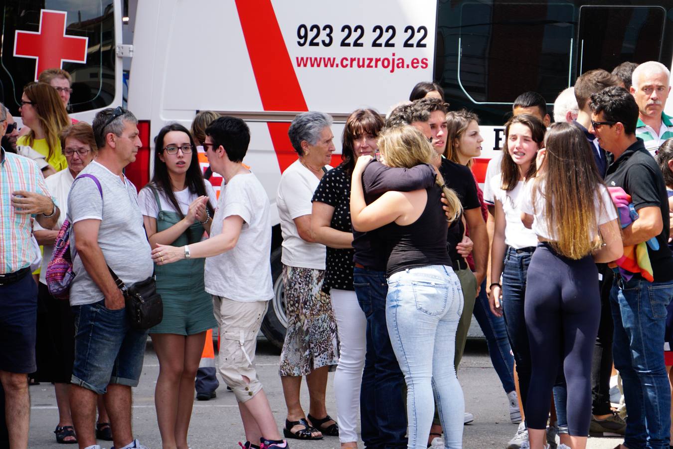 Los jóvenes regresaban de las fiestas del municipio de Santa Inés, dentro de la pedanía de Galisancho | El pabellón municipal de deportes del municipio acogió desde primera hora de la tarde del domingo la capilla ardiente con los féretros de las víctimas