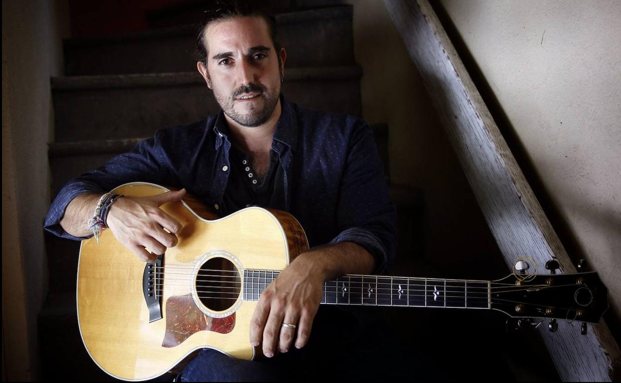 El cantante español Andrés Suárez durante una entrevista en Nuevo México. 