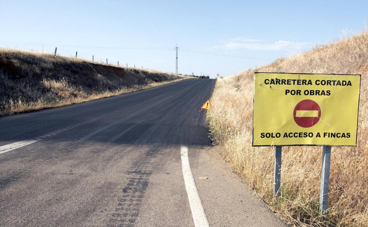 Carretera DSA-3030 durante las obras que acaban de concluir.