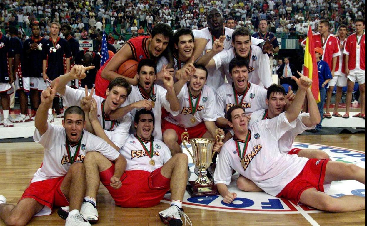 Los jugadores de la selección española celebran su victoria en Lisboa. 