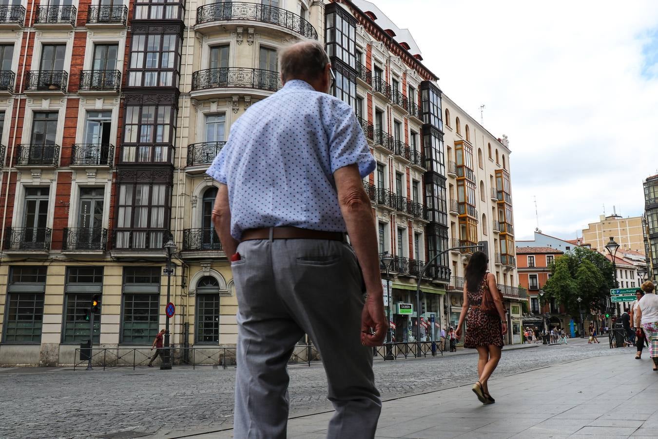 El Ayuntamiento advierte de que la medida puede prolongarse salvo que las anuncias lloviznas despejen la polución 'in extremis'