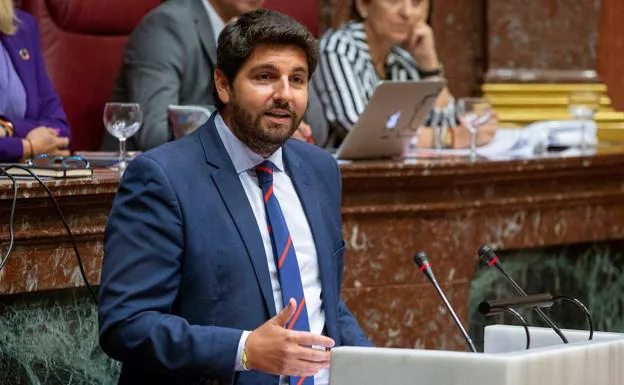 Fernando López Miras, interviniendo en la sesión de investidura del Parlamento murciano.
