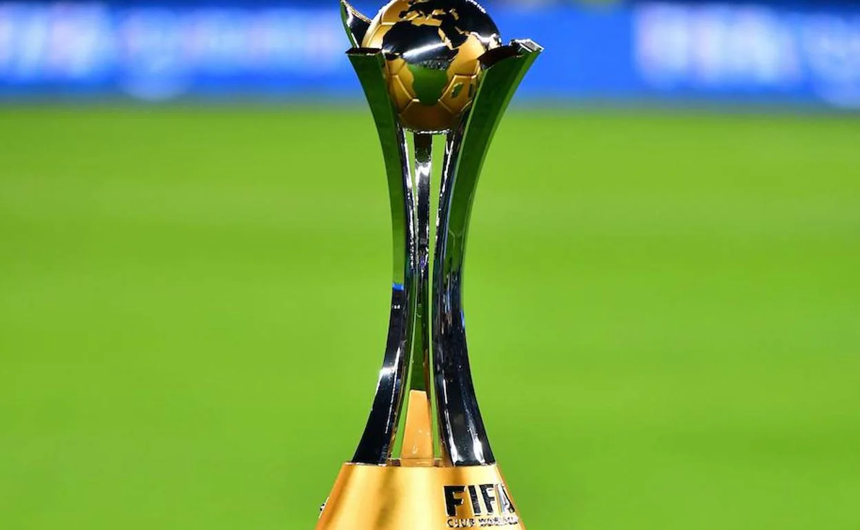 El trofeo del Mundial de Clubes. 