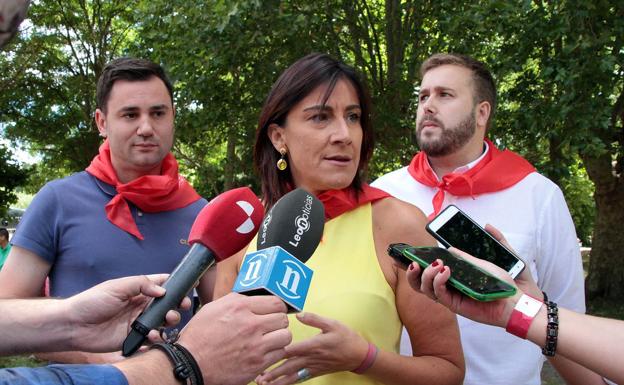 Ana Sánchez comparece ante los medios de comunicación.