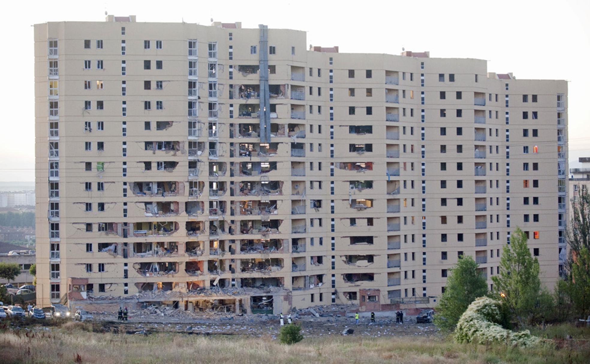 La Casa Cuartel mostró su esqueleto tras el atentado