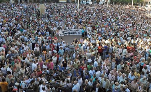 Los burgaleses se echaron a la calle para condenar el atentado