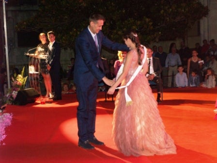 Íscar daba inicio oficial a sus Fiestas Populares de Agosto con el acto de proclamación, mediante la coronación e imposición de banda acreditativa, de Eva Peña Chico, Erika Gutiérrez Queiros y Paula Solís Pérez como Reinas de las Fiestas 2019.