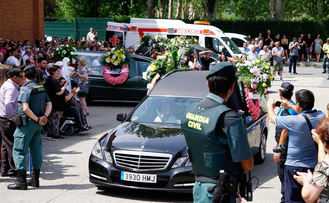 Imagen del funeral por al muerte de los cuatro jóvenes fallecidos en el accidente.