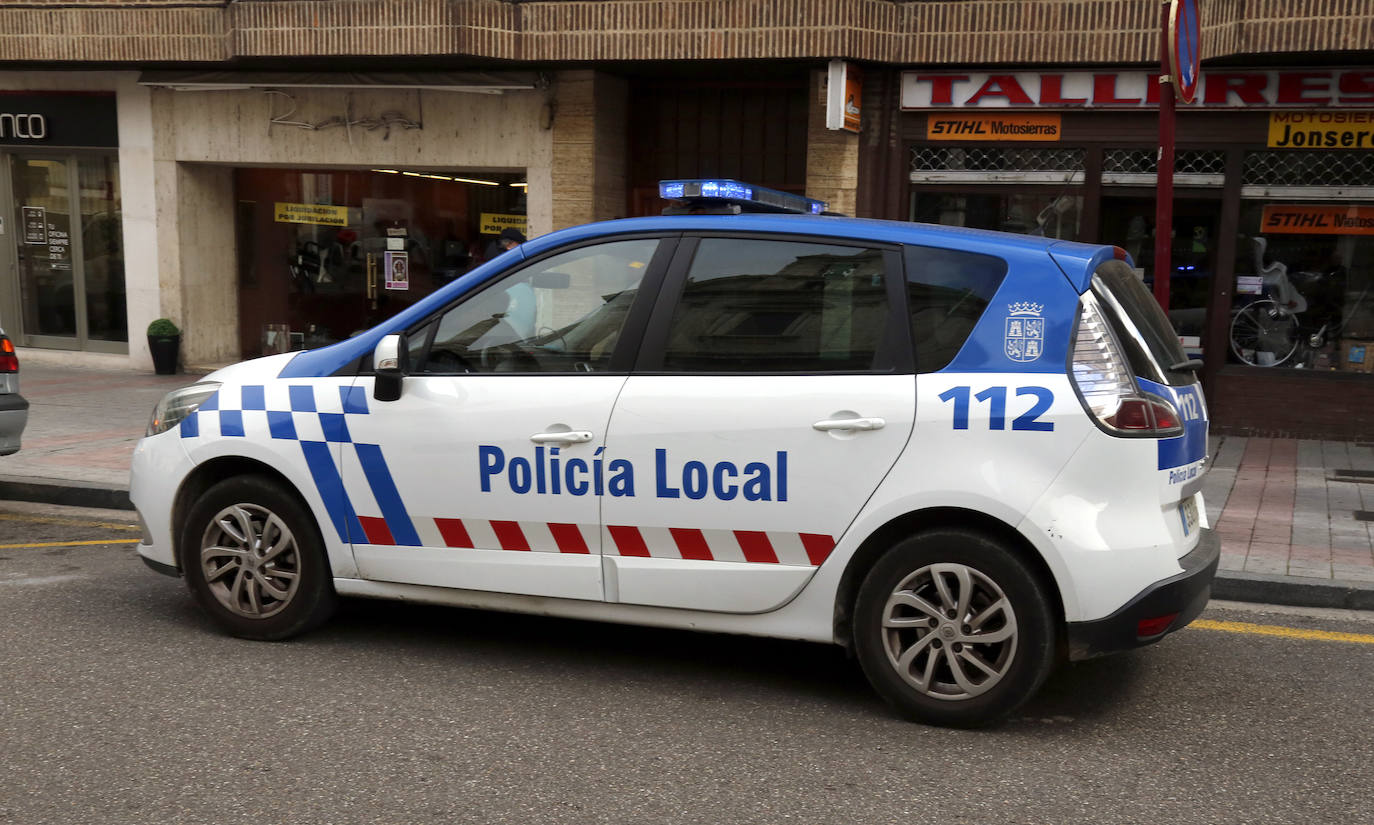 La Policía Local encuentra sola a una niña de 5 años en una parada de autobús de Palencia