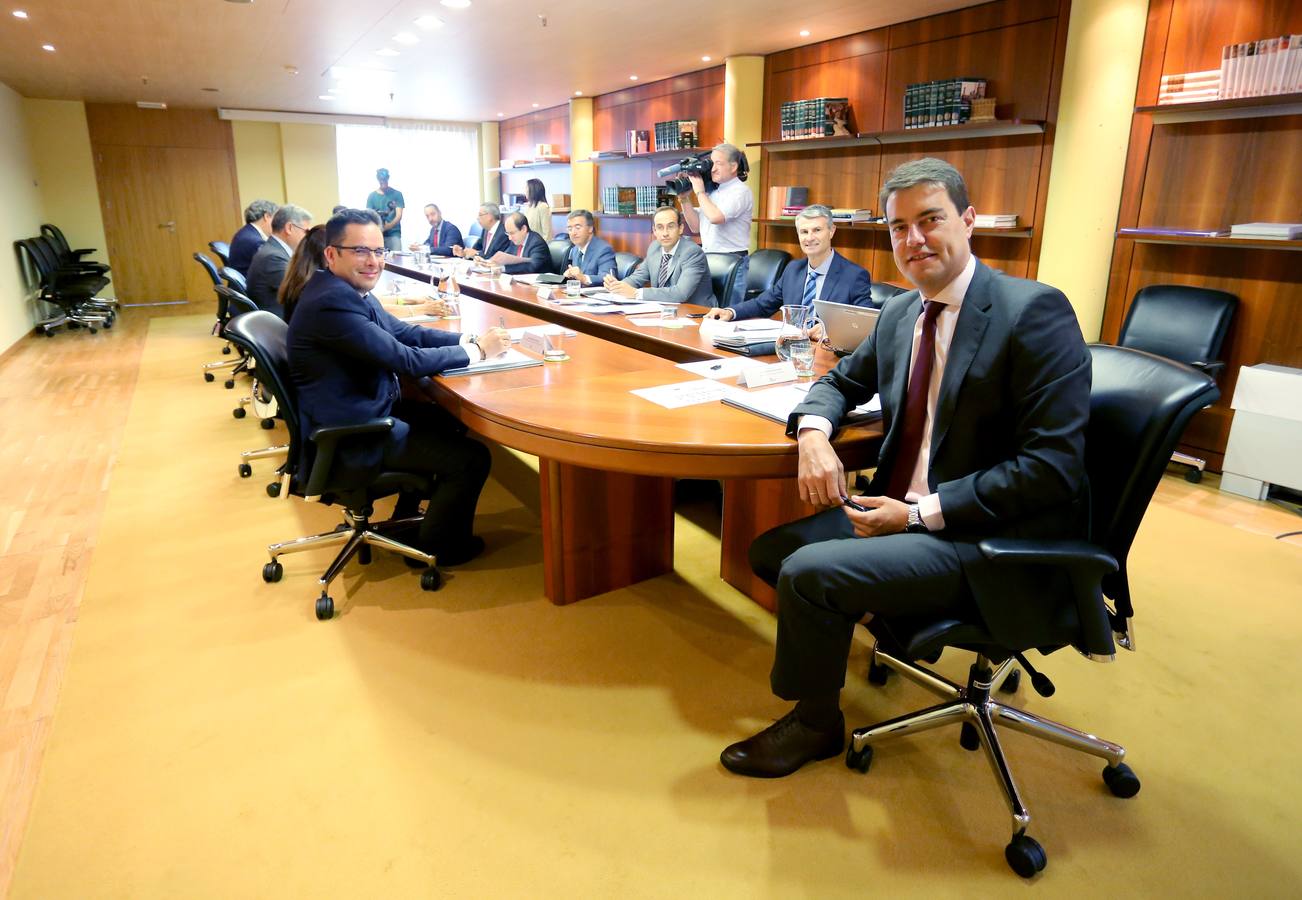 El consejero de Presidencia, Ángel Ibáñez, preside la reunión de la Comisión de Secretarios.