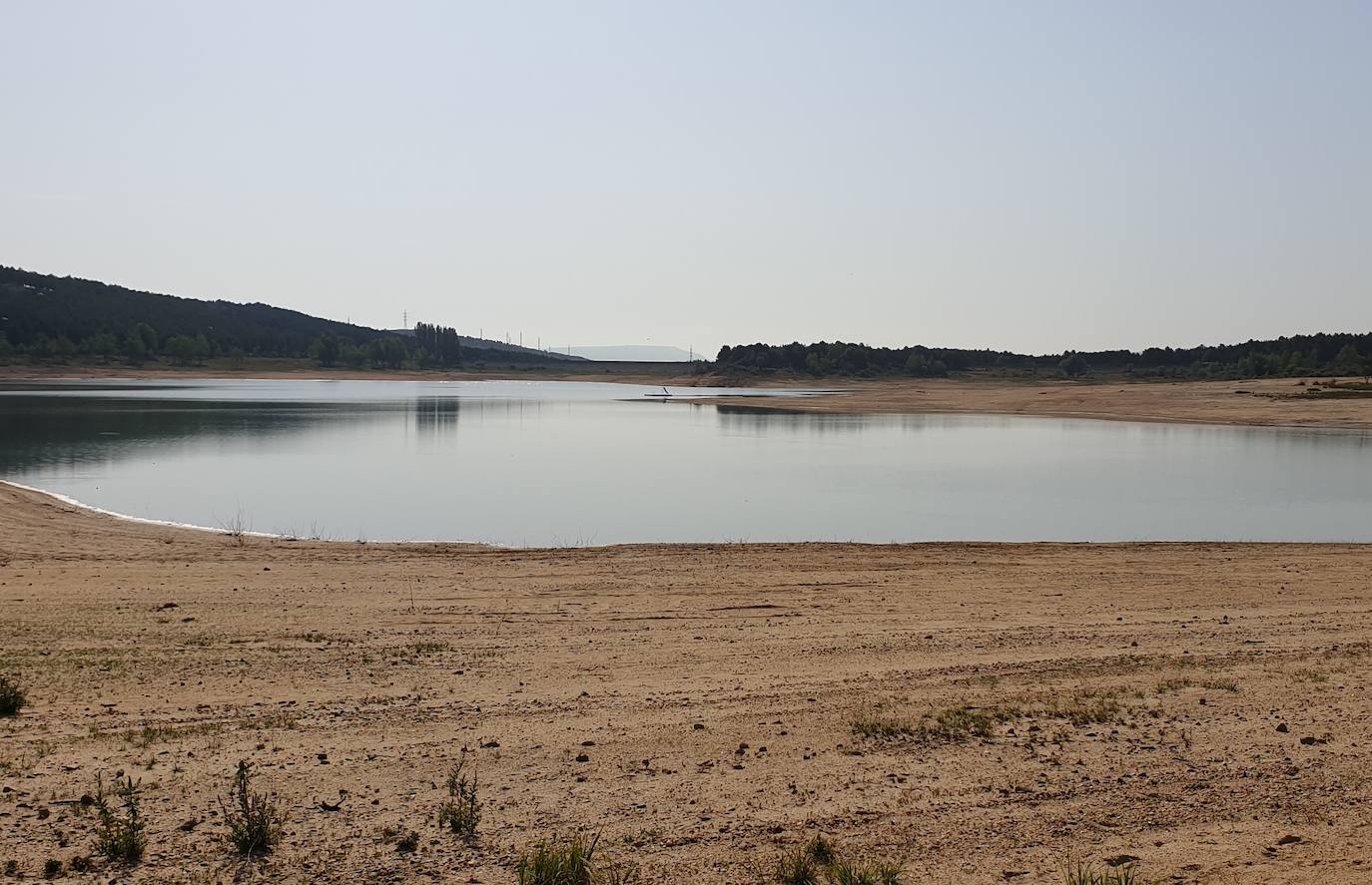 Fotos: La sequía produce estragos en el embalse de Aguilar de Campoo