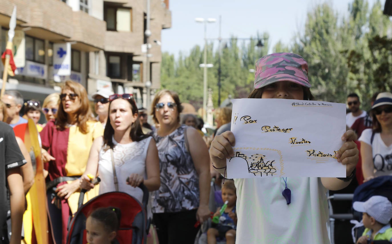 Fotos: Monzón se manifiesta por su castillo