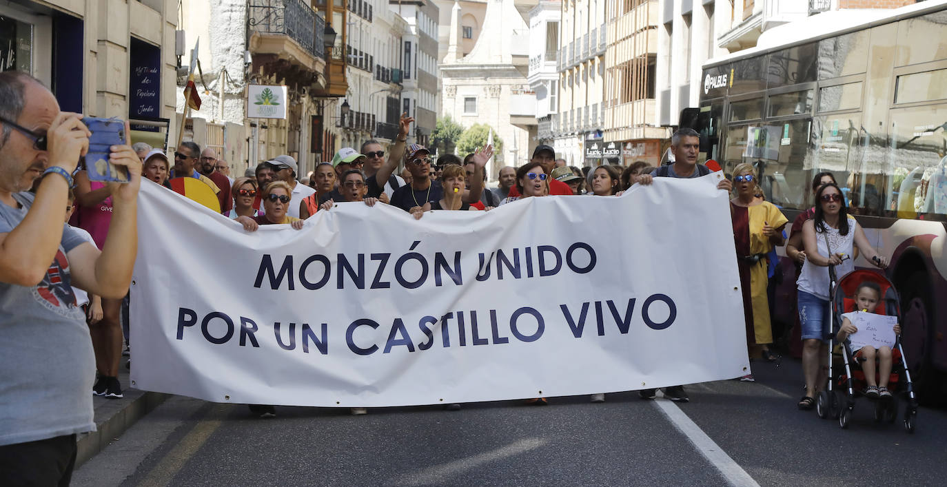 Fotos: Monzón se manifiesta por su castillo