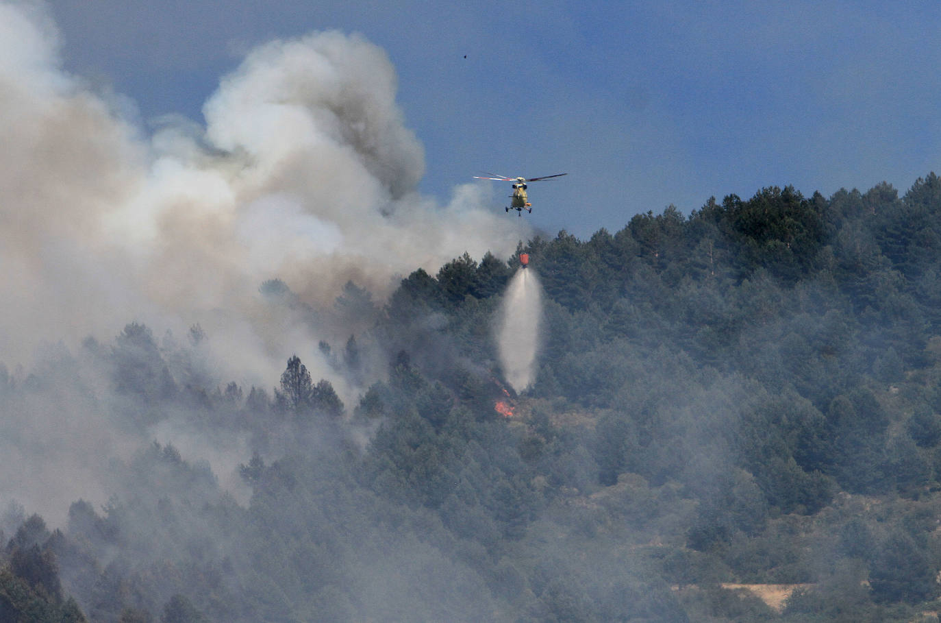 Fotos: LAS LLAMAS DEVORAN GUADARRAMA