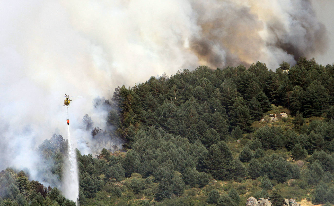 Fotos: LAS LLAMAS DEVORAN GUADARRAMA