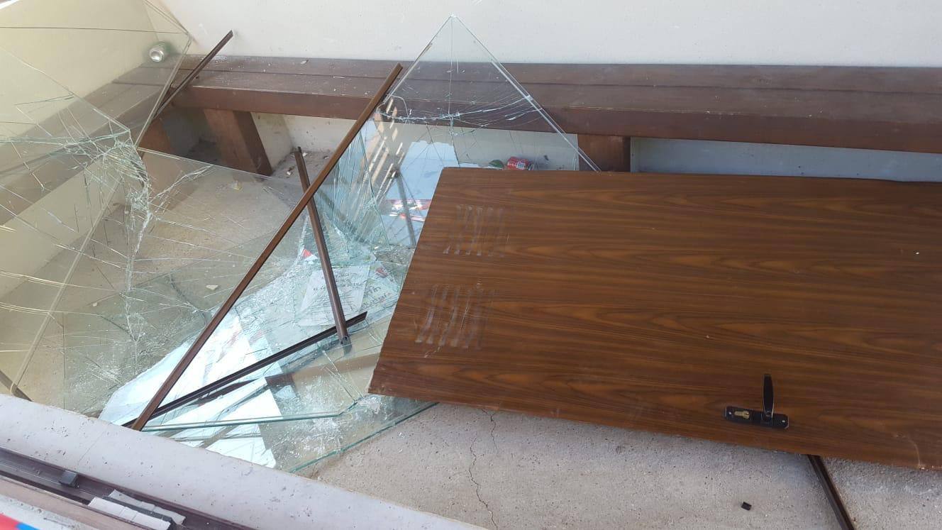 Fotos: Destrozos y vandalismo de madrugada en San Martín de Valven