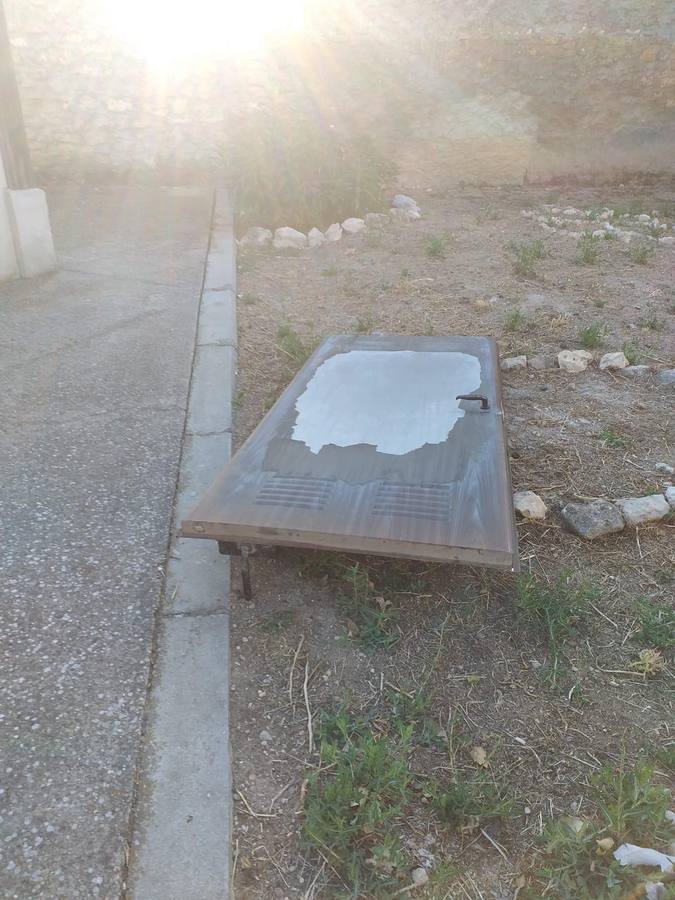 Fotos: Destrozos y vandalismo de madrugada en San Martín de Valven