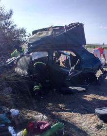 Imagen secundaria 2 - Accidente de tráfico ocurrido este lunes por la tarde en Villardefrades. 