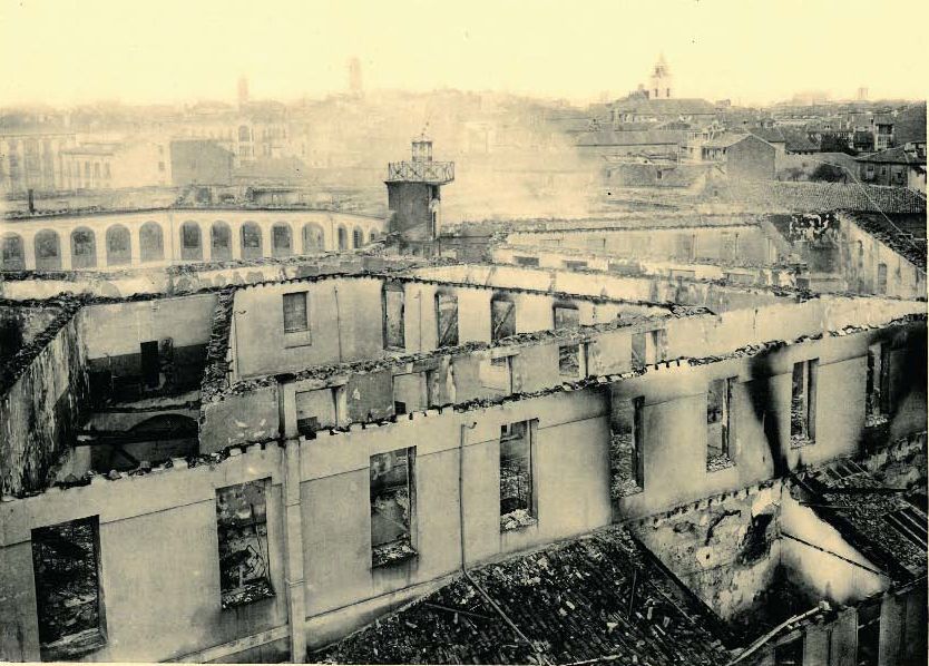 Estado del edificio después del incendio ocurrido en la madrugada 26 de octubre de 1915.