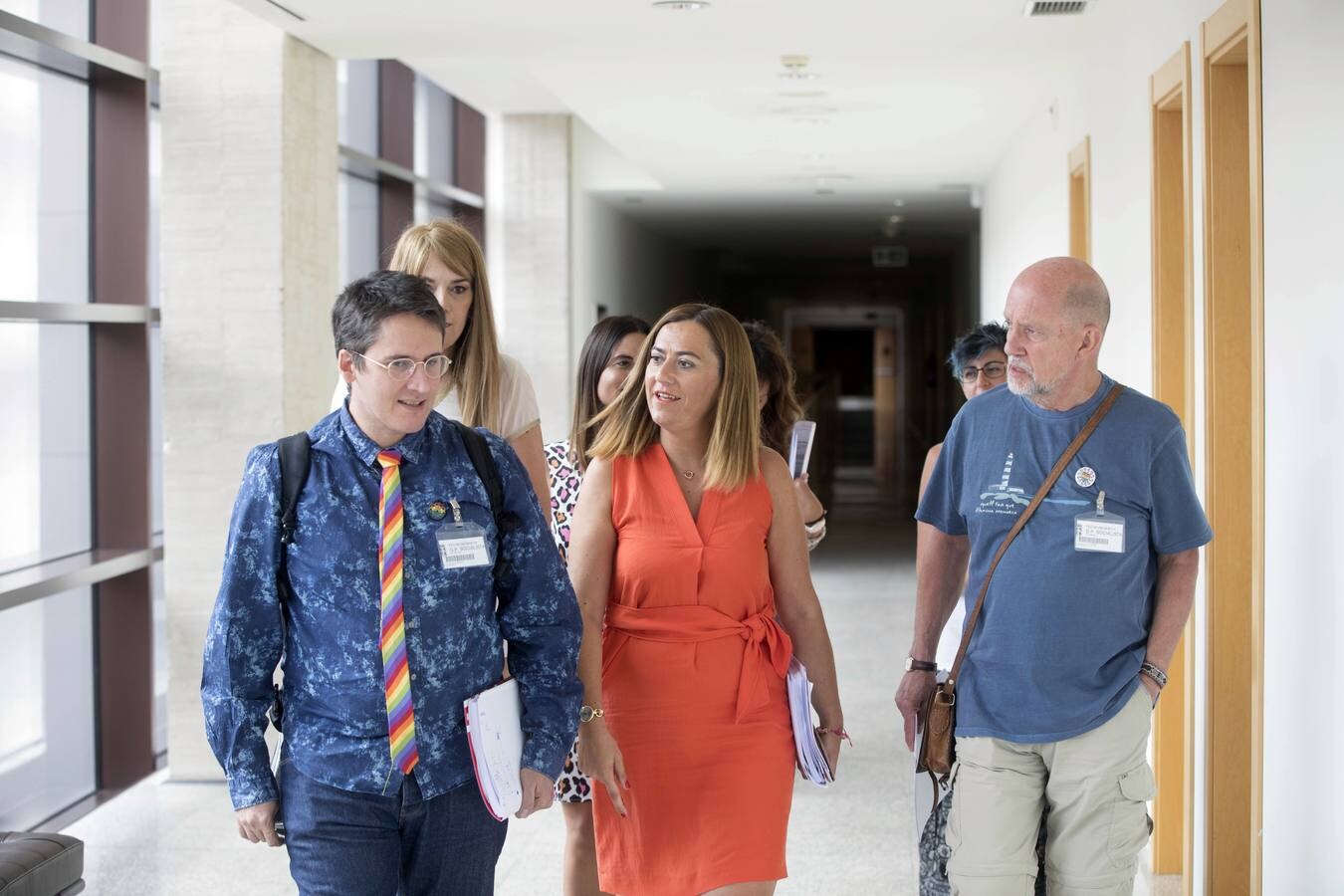 La viceportavoz del Grupo Parlamentario Socialista, Virginia Barcones, y el presidente de la Federación LGTBI de Castilla y León, Ignacio Paredero, se reúnen en Valladolid para tratar temas de interés para este colectivo.