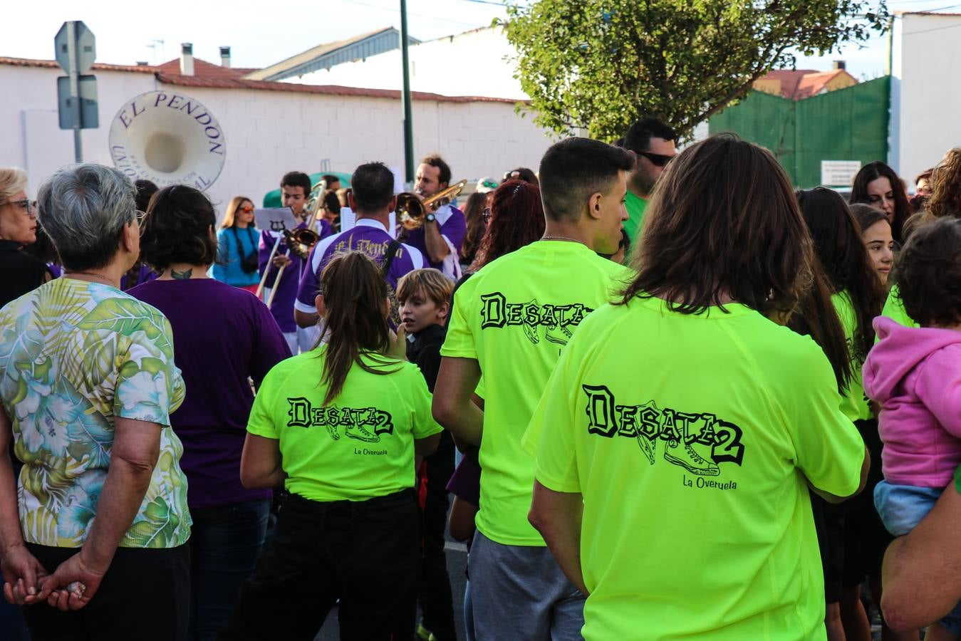 Fotos: Desfile de peñas en La Overuela