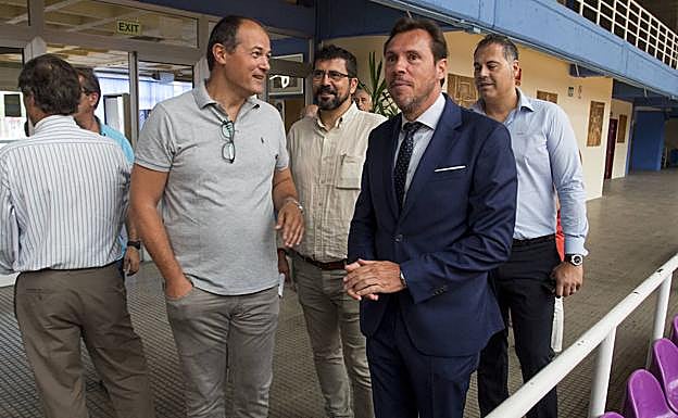 Puente, en la visita que ha realizado al polideportivo Pisuerga. 