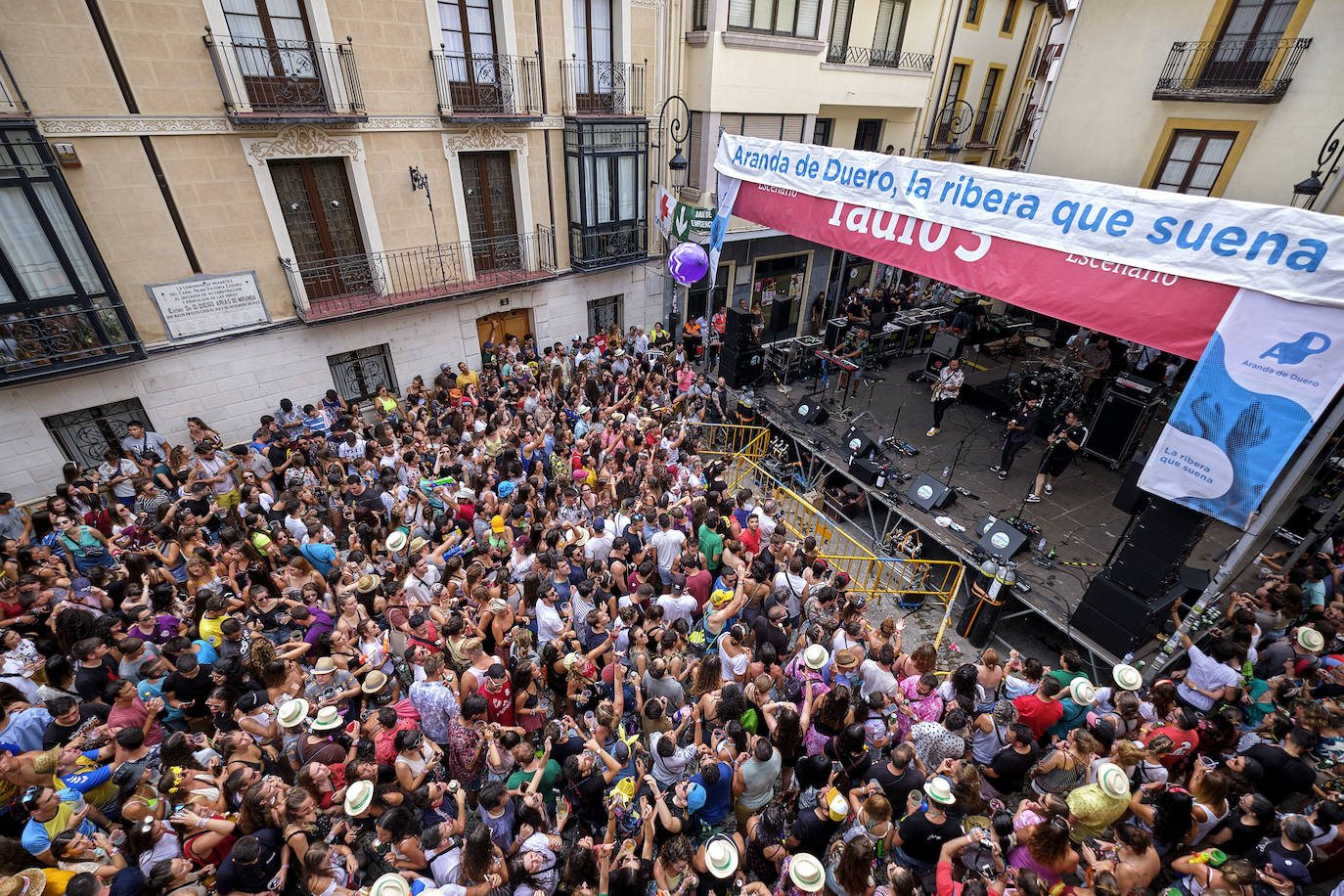 Fotos: La lluvia no puede con la jornada del viernes del Sonorama 2019, 1 de 6