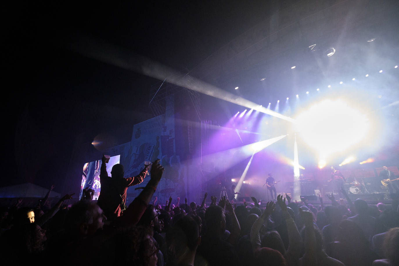 Fotos: La lluvia no puede con la jornada del viernes del Sonorama 2019, 2 de 6