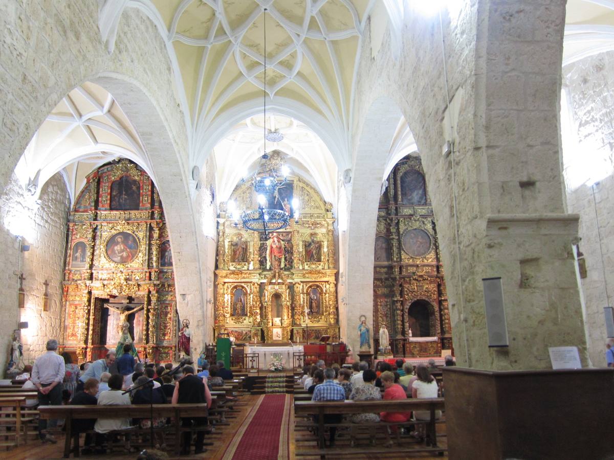 La música de órgano volvió a sonar en la iglesia parroquial de la localidad después de décadas |El obispo auxiliar de Valladolid, Luis Argüello, bendijo el nuevo instrumento