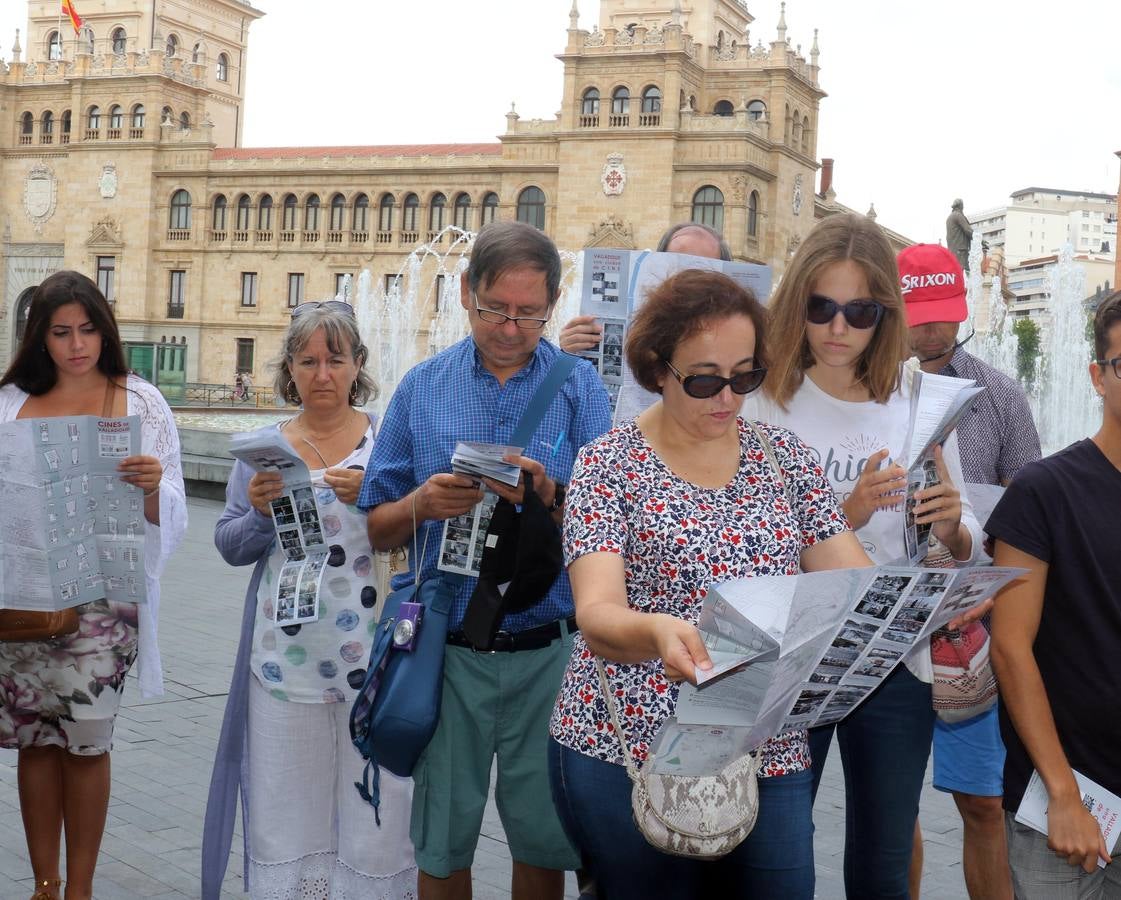 Una visita turística guiada organizada por el Ayuntamiento dentro de su iniciativa 'Paseos de Verano' para concocer la importancia que el séptimo arte tiene en la capital del Pisuerga