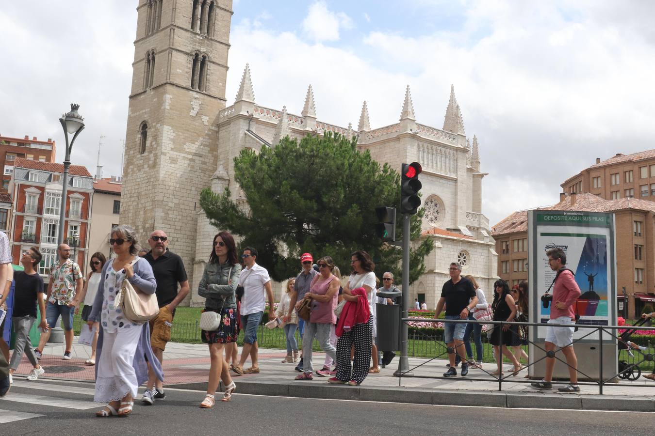 Una visita turística guiada organizada por el Ayuntamiento dentro de su iniciativa 'Paseos de Verano' para concocer la importancia que el séptimo arte tiene en la capital del Pisuerga