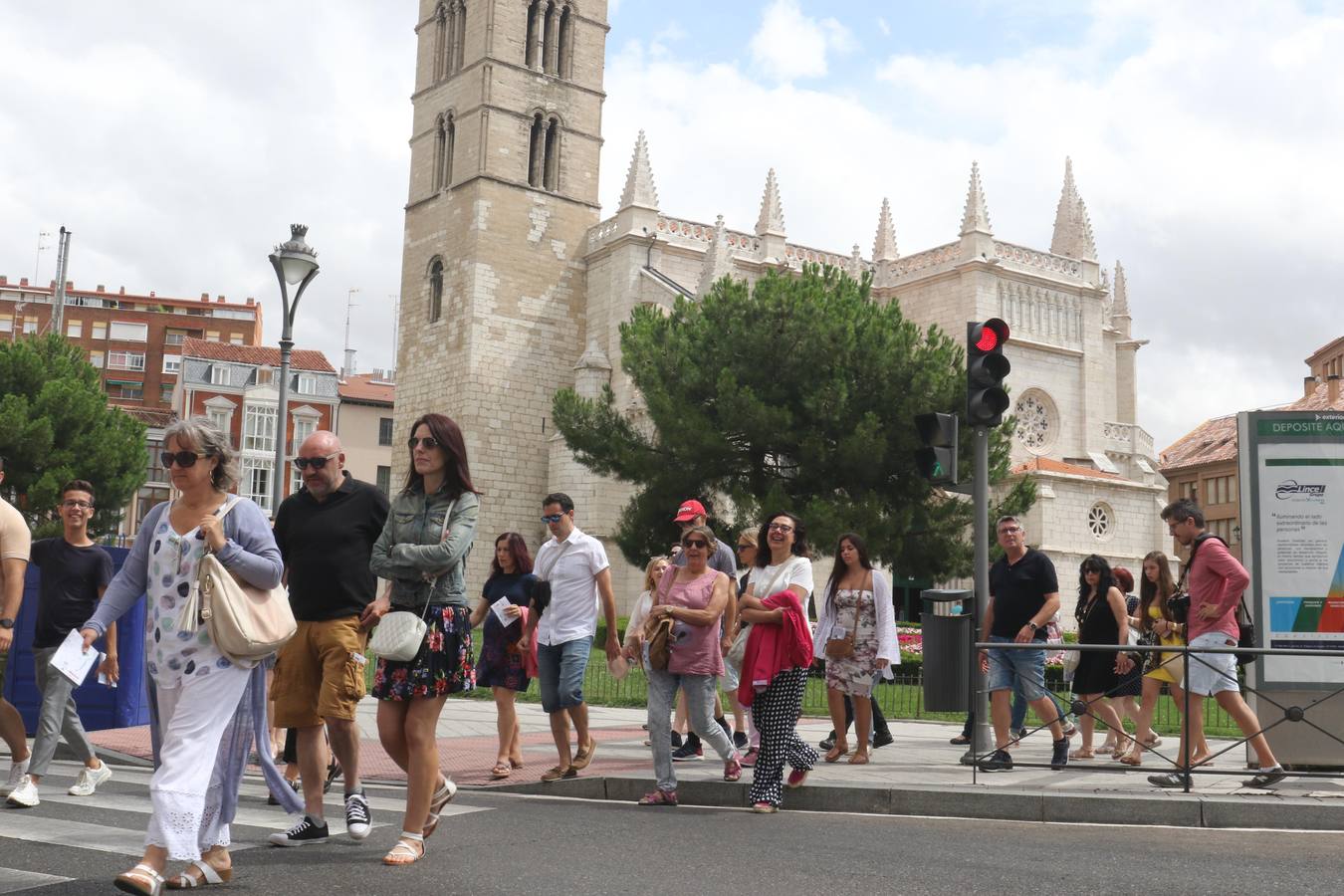 Una visita turística guiada organizada por el Ayuntamiento dentro de su iniciativa 'Paseos de Verano' para concocer la importancia que el séptimo arte tiene en la capital del Pisuerga