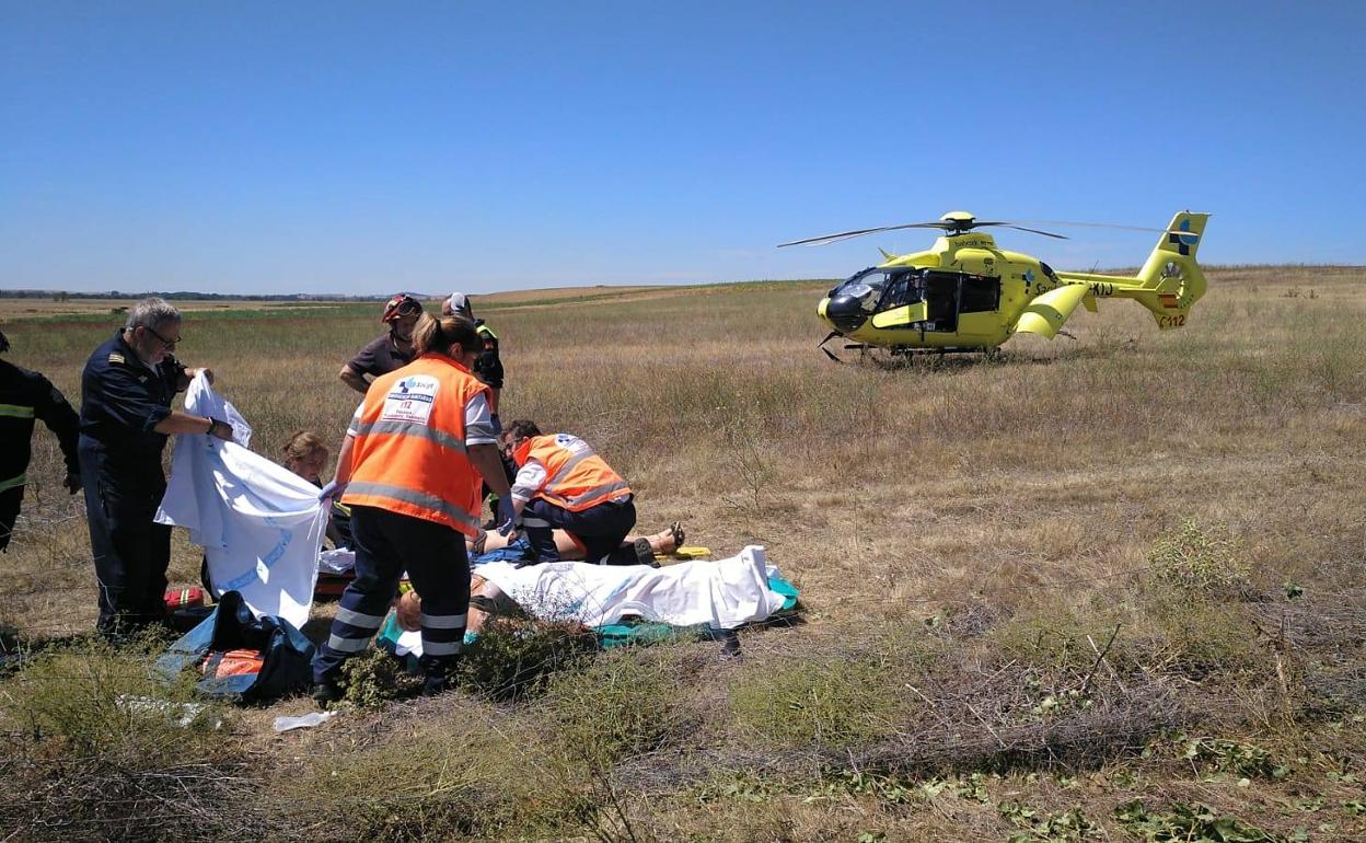 Accidente de tráfico en la A-67, en Osorno (Palencia), en el que cinco personas resultaron heridas.