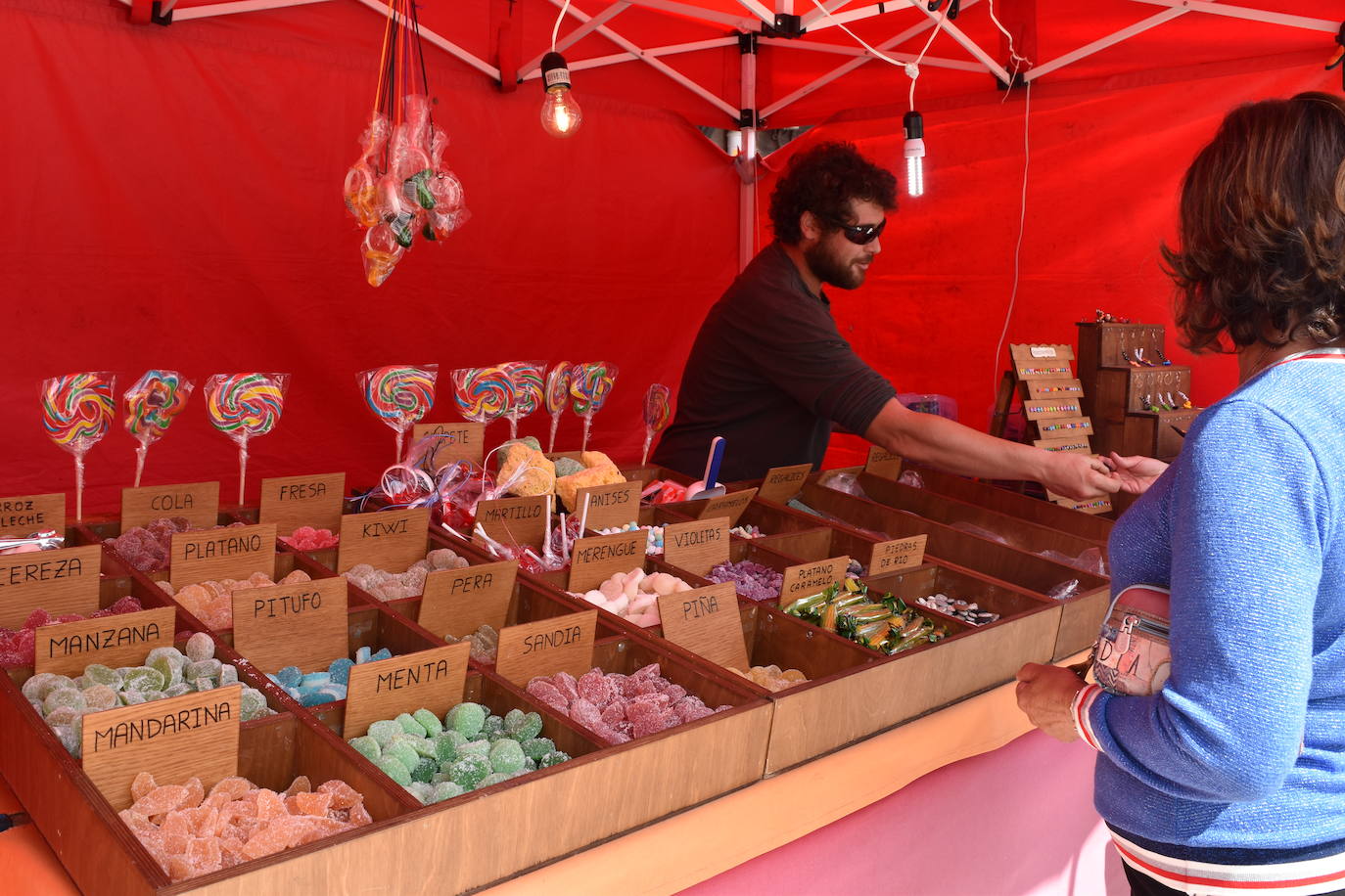 Una de los puestos de la feria.