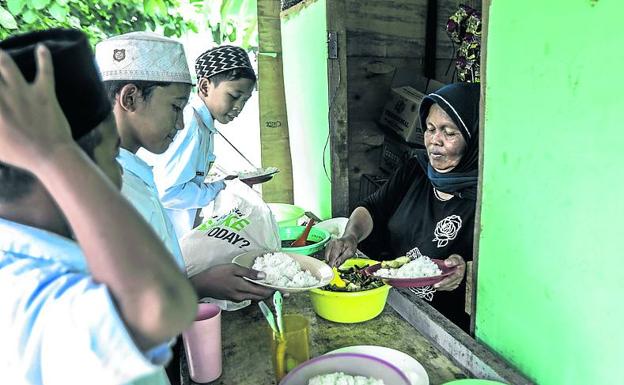 Hora del almuerzo en el internado islámico.