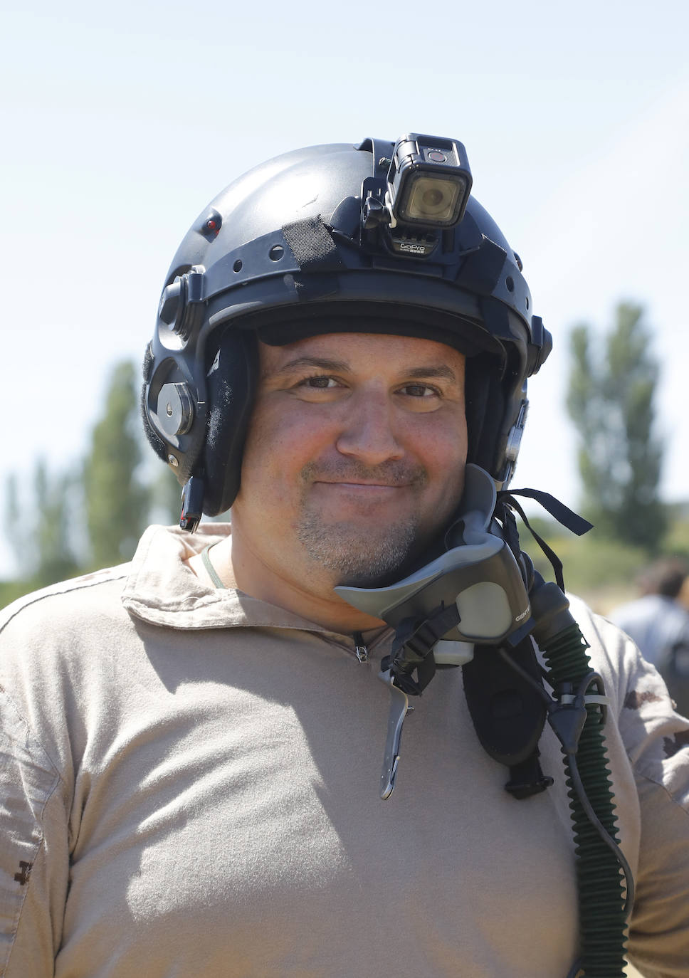 Fotos: Exhibición de paracaidistas del ejército en Villamuriel de Cerrato