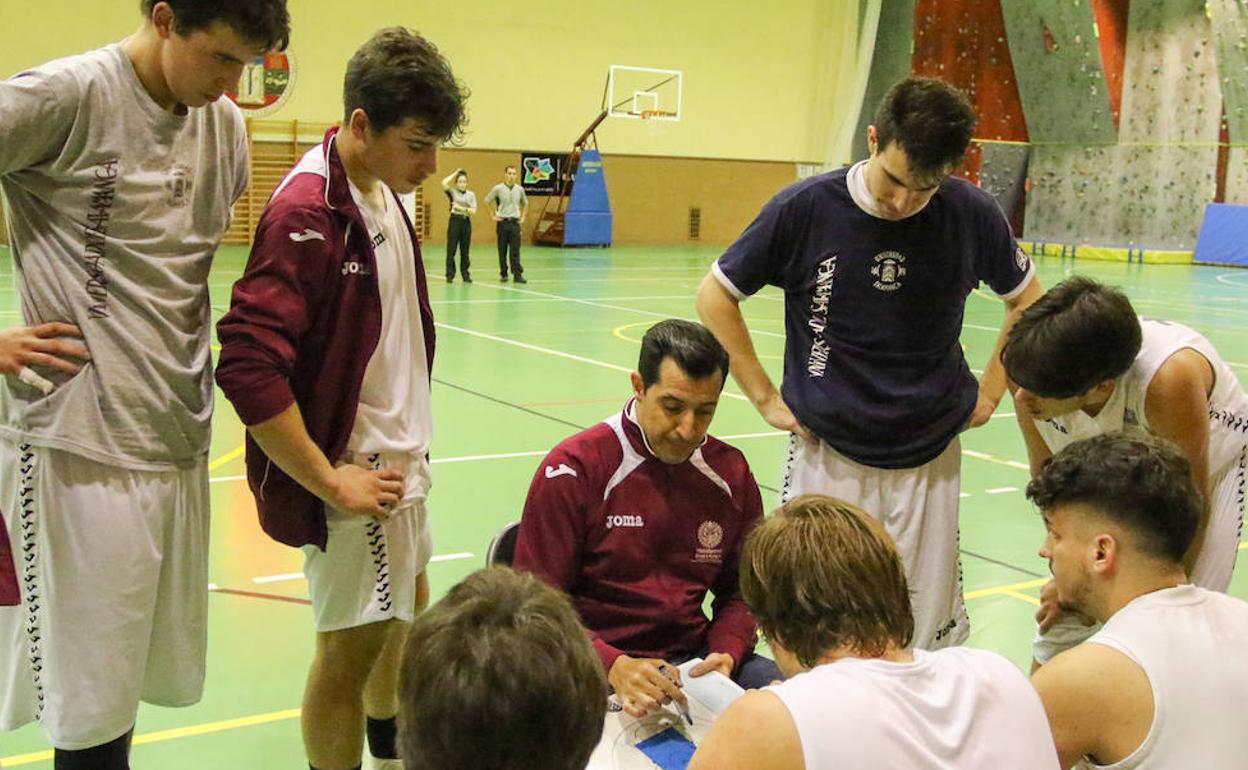 Avelino García, en su etapa como entrenador de la Usal. 