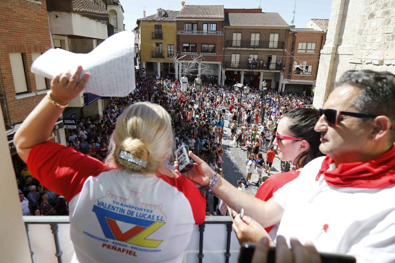 Fotos: Chupinazo y desfile de peñas de Peñafiel