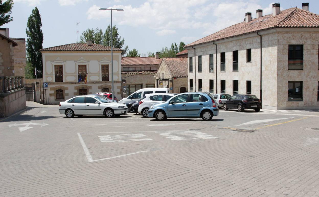 Imagen de la plaza del Mercado Viejo, donde se pretende construir el punto de recepción de turistas.