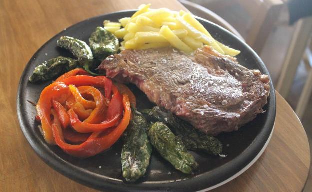 Chuletón preparado en un restaurante de Valladolid.