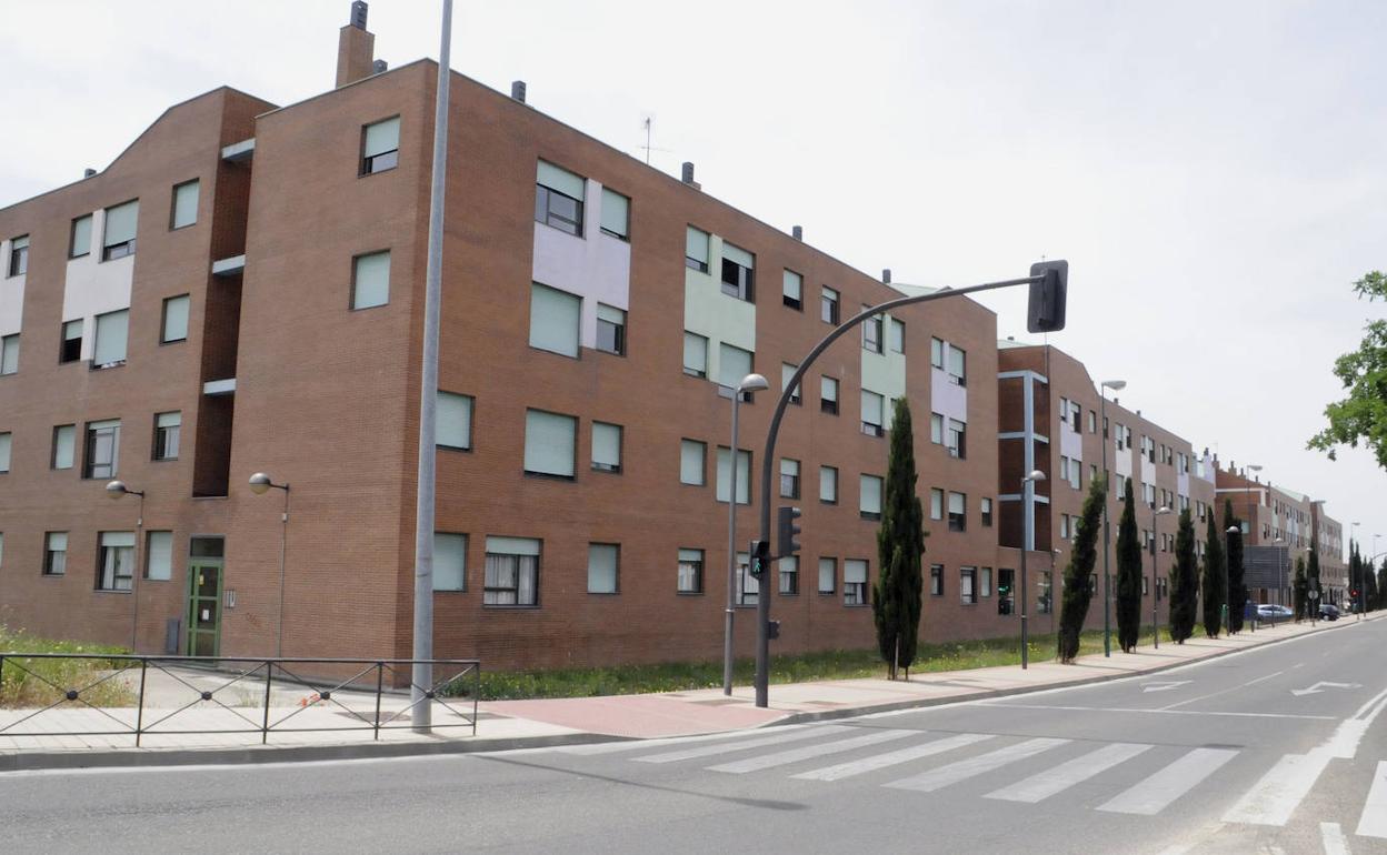 Camino del Cementerio, la calle donde se ubica la residencia de dónde desapareció la mujer. 